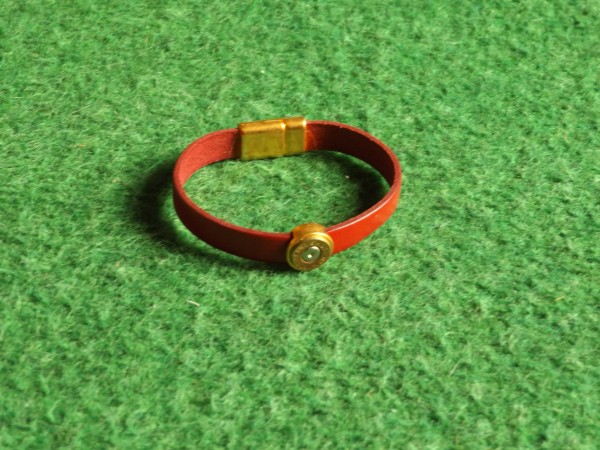Echtlederarmband mit Hülse, versch. Farben