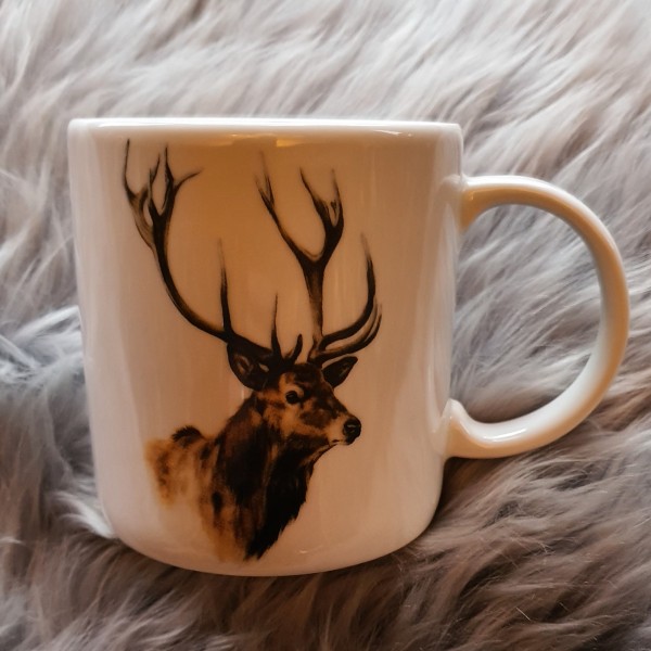 Tasse mit Hirschaufdruck