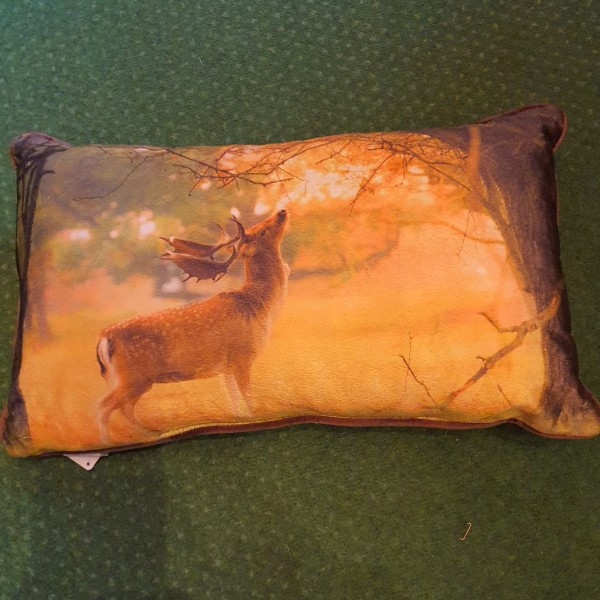 Kissen mit Hirschaufdruck